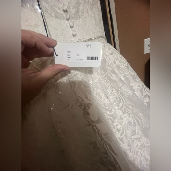 Wedding Dress $800 OBO - Picture 8 of 10